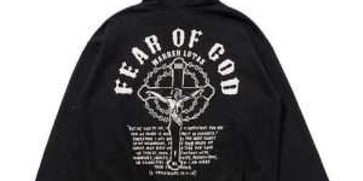 Keep It Simple and Cool with the Essentials Hoodie Fit