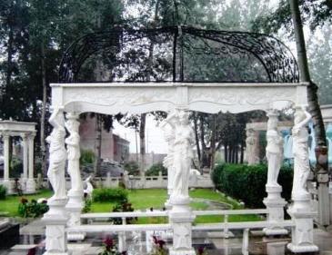 Elegance Redefined with Italian Water Fountains & Classic Designs