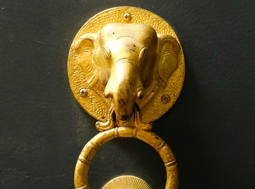 Expert Furniture Repair Near Me & Antique Refinishing Care – Double Queue Restoration