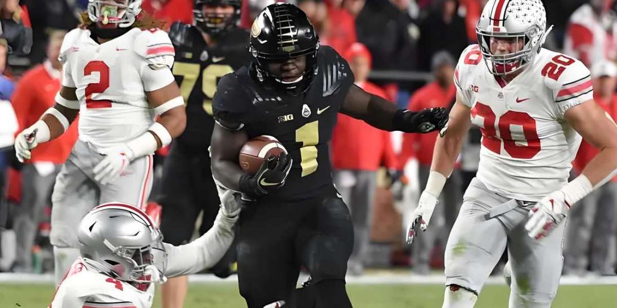 Earning coins fast in College Football 26 Ultimate Team comes down