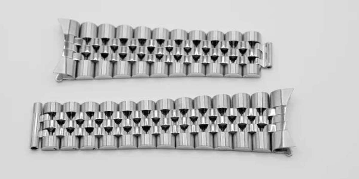 The Enduring Appeal of the Rolex GMT Bracelet and Oyster Link Design